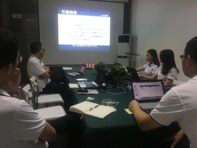  72期瓜瓜早課堂-你以為在火車上賣盒飯很簡(jiǎn)單？