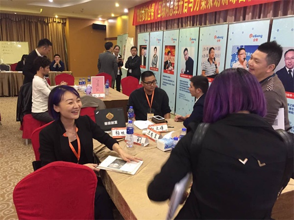 幫你拍個(gè)企業(yè)宣傳片，小瓜子雞年送你萬(wàn)能福